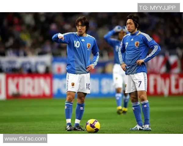 锤子足球的崛起与挑战解析：从草根到职业的奋斗历程与未来展望